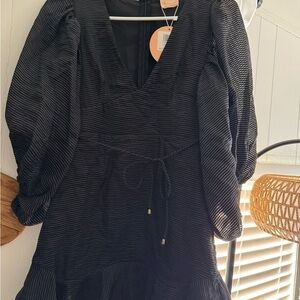 Sage and Paige Black Textured Puff-Sleeve V-Neck Dress xs